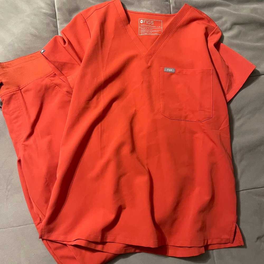 Figs Red Scrub Set